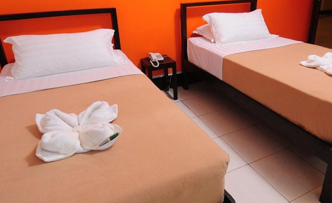 באקולוד Negrense Suites מראה חיצוני תמונה